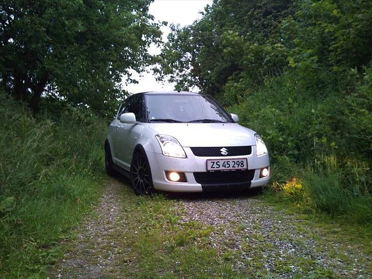 Suzuki Swift" D´ Hvide Gang$ter billede 8