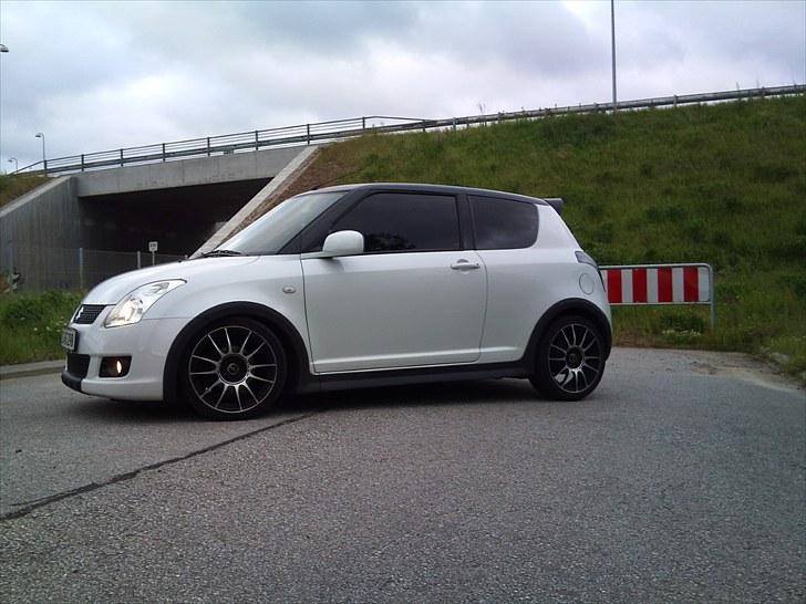 Suzuki Swift" D´ Hvide Gang$ter billede 9