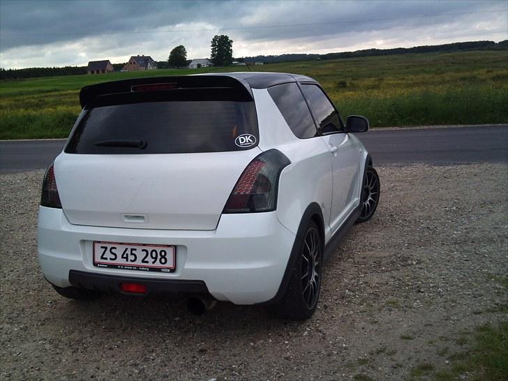 Suzuki Swift" D´ Hvide Gang$ter billede 11