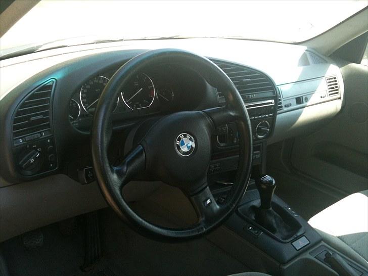 BMW 325 e36 billede 10