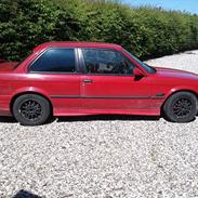 BMW 320i e30