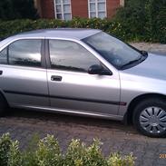 Peugeot 406  1,8 16v 4 dørs SL