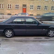 Mercedes Benz W124 260e solgt