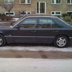 Mercedes Benz W124 260e solgt