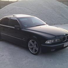 BMW 528