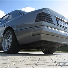 Mercedes Benz w124 300E / 500E look