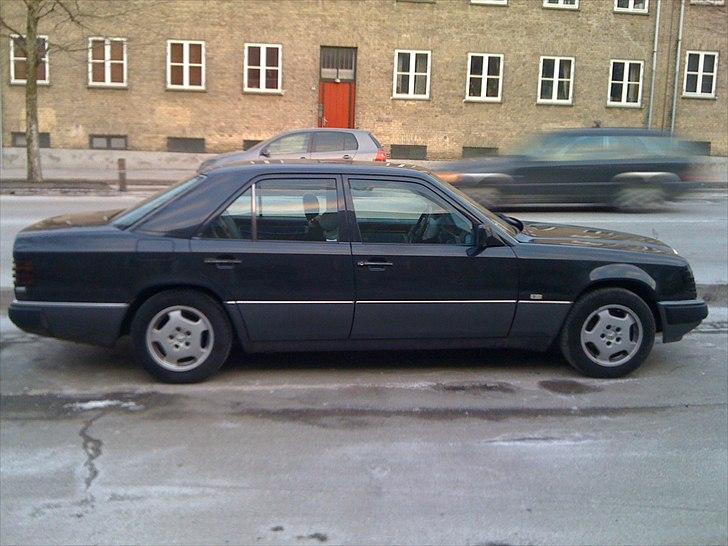 Mercedes Benz W124 260e solgt billede 2