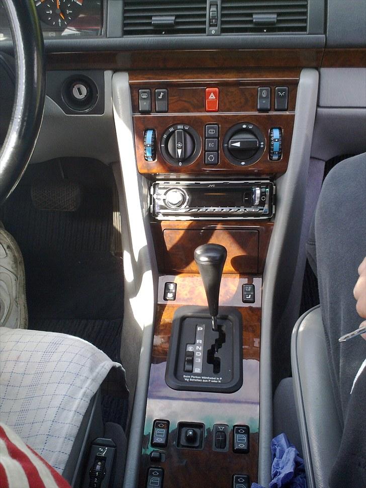 Mercedes Benz W124 260e solgt billede 11