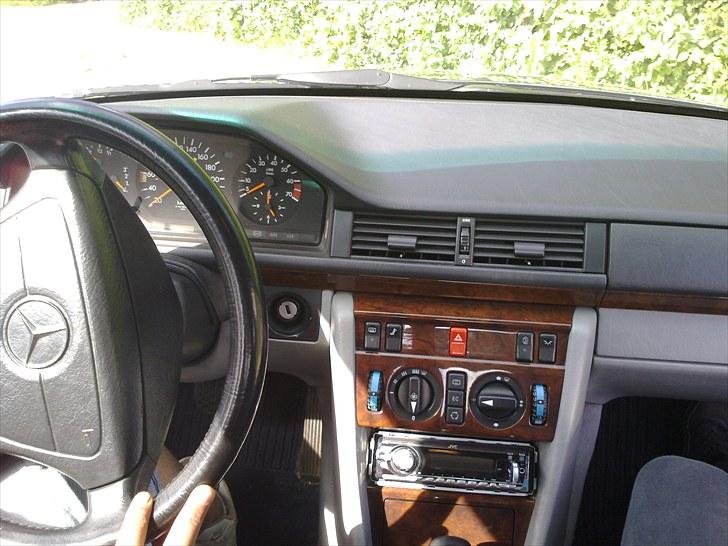 Mercedes Benz W124 260e solgt billede 13