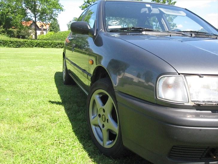 Nissan Primera P10 * SOLGT * billede 3