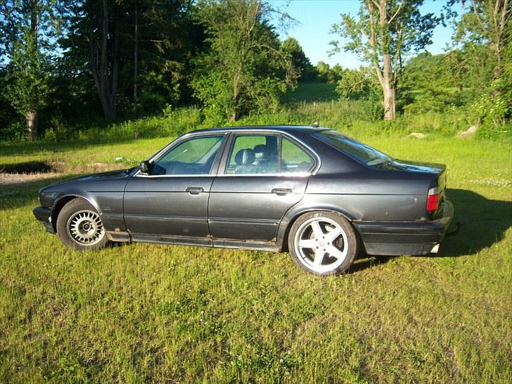 BMW e34 520i  12v   skrottet billede 3