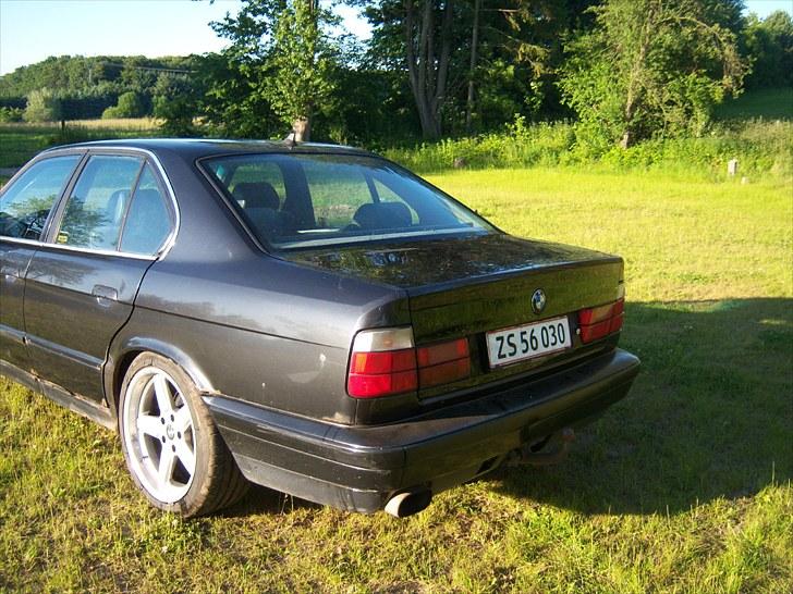 BMW e34 520i  12v   skrottet billede 5