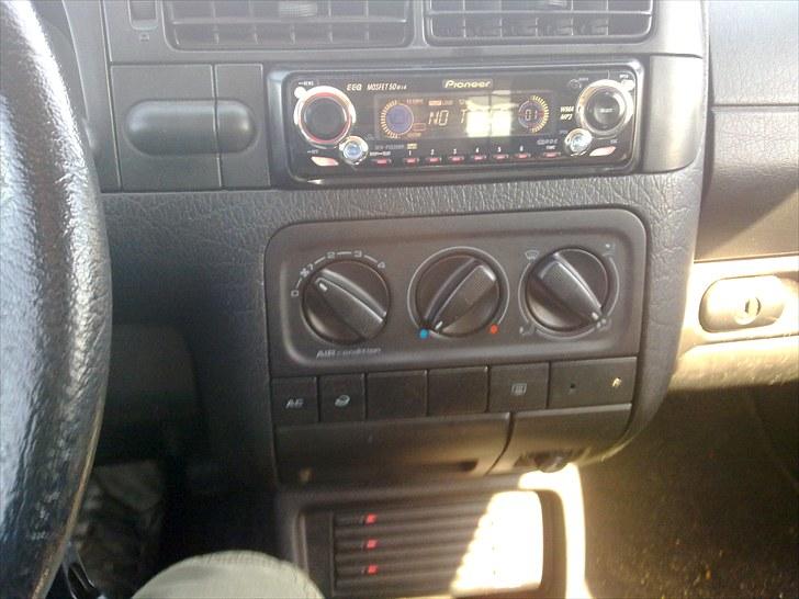 VW Golf GT TDI - Lækkert med AC, men hvor fanden er sædevarmen :P billede 10