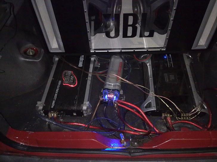 Nissan Micra 1,0 GL "død" - ja ved det ikke er pæn lavet men svært når der ikke er nok plads :D. billede 2