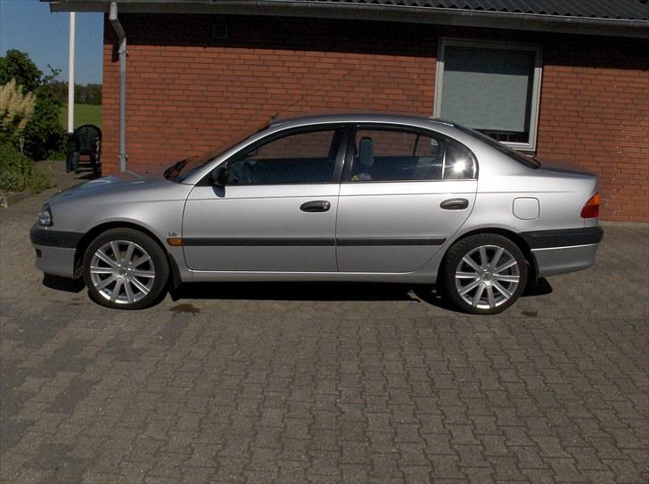 Toyota Avensis Terra Solgt billede 2