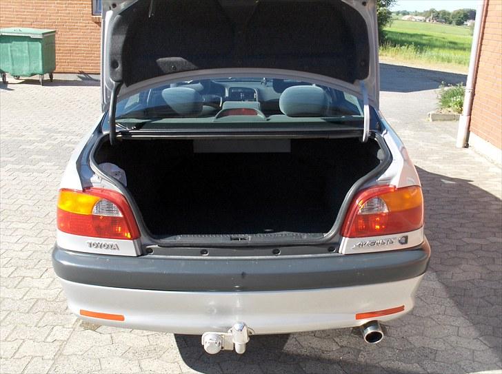 Toyota Avensis Terra Solgt billede 5