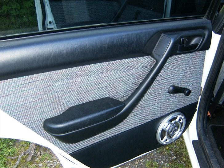 Toyota .-. Carina E Solgt .-. billede 14