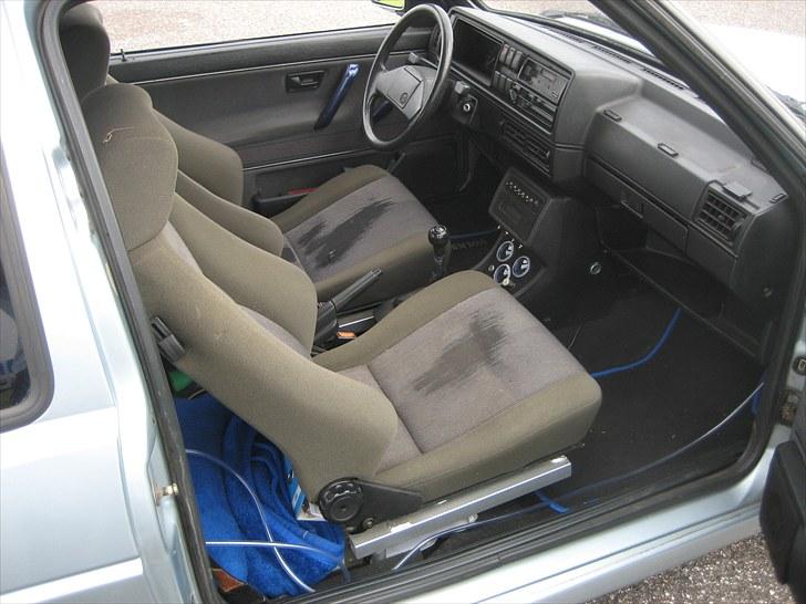 VW Golf 2 (turbo) - Juni 2010. Sæder bærer præg af slid billede 6
