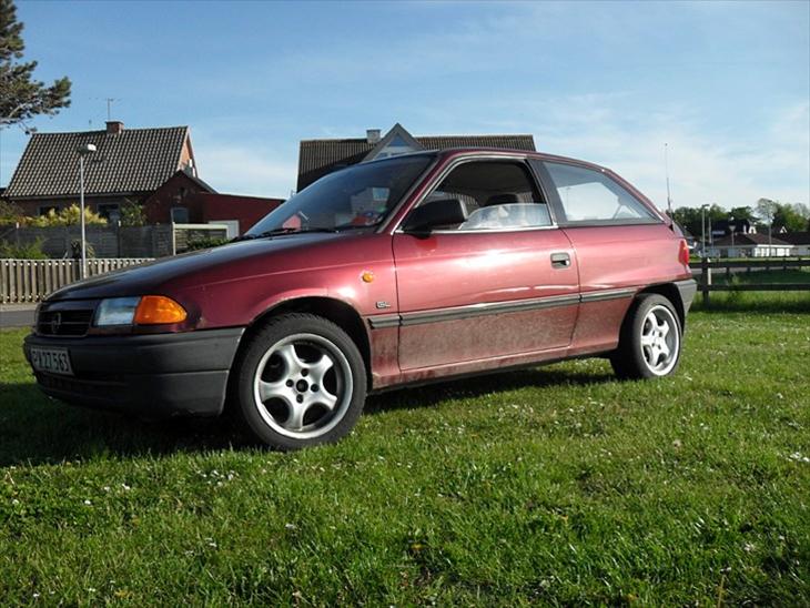 {{currentPhoto.altText}} billede {{currentPhoto.number}}