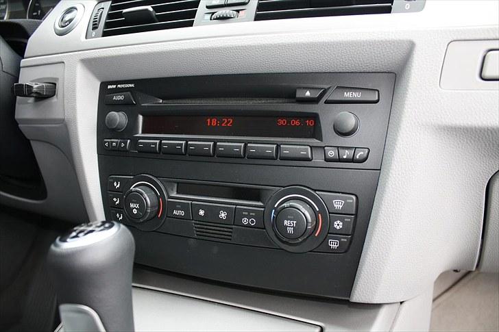 BMW 325i E90 KONEBIL SOLGT billede 9