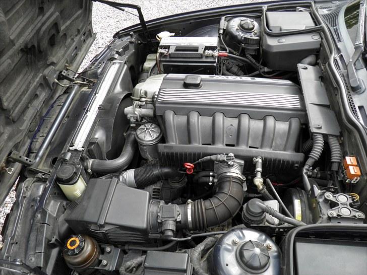 BMW 525i 2,8i Vanos (SOLGT) billede 14