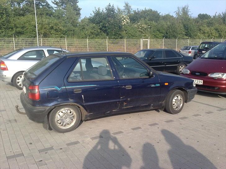 Skoda FELICIA 136LXI Solgt - da jeg var i tyskland med 18kasser og 3 poser og Mig + 2 andre  billede 14