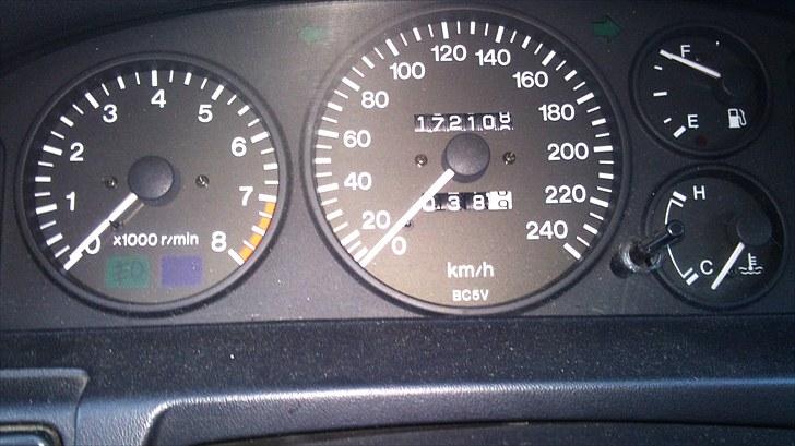 Mazda 323 f solgt  billede 4