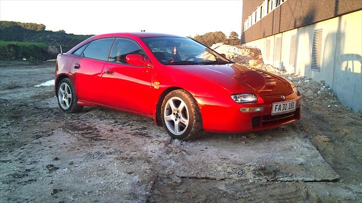 Mazda 323 f solgt  billede 5