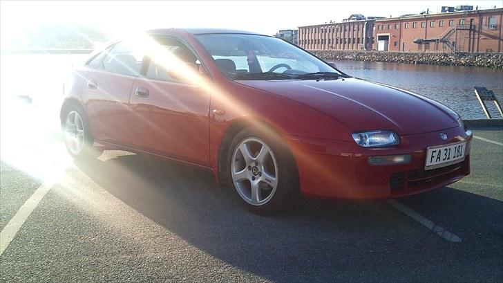 Mazda 323 f solgt  billede 9