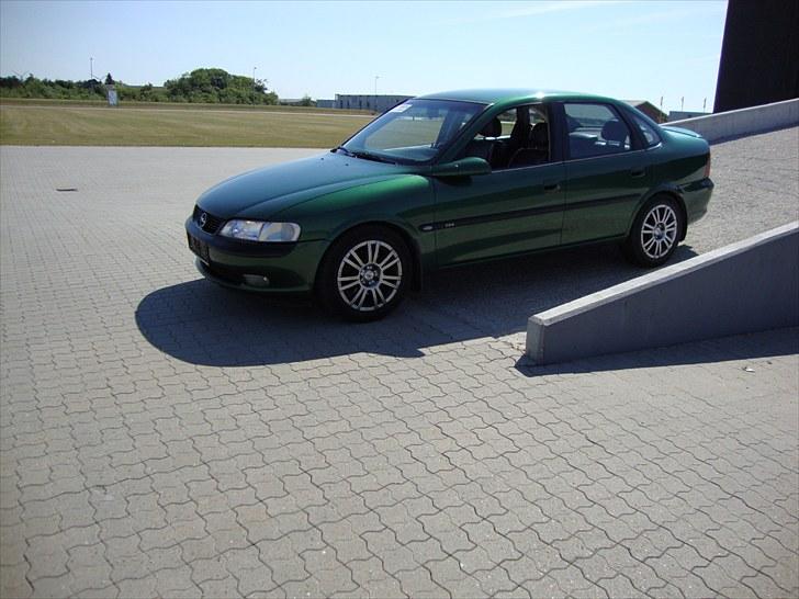 Opel Vectra b 2.5 v6 SOLGT billede 1