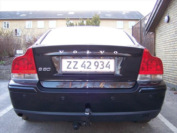 Volvo S60 D5 faceliftet til -07 Solgt - Nyt VOLVO emblem billede 2