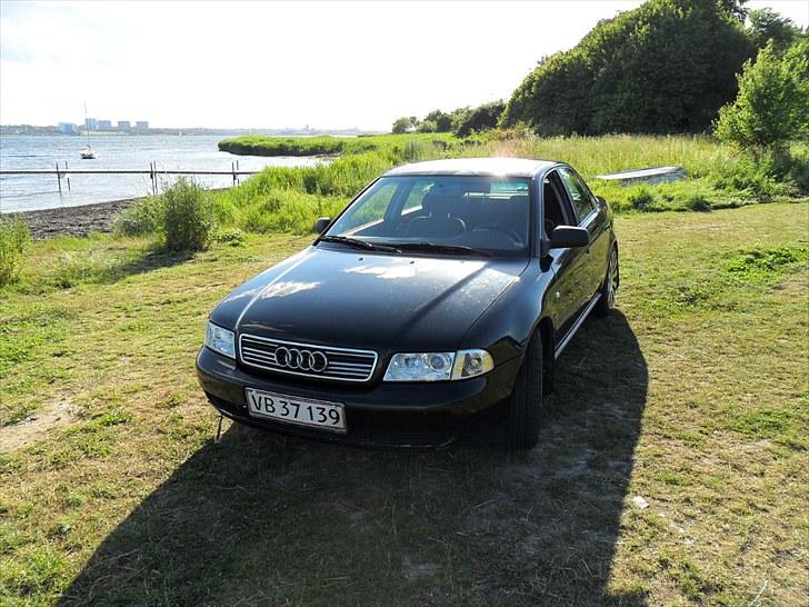 Audi A4 1,6 b5 SOLGT billede 1