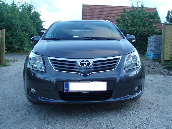 Toyota Avensis D-4D TX *SOLGT* billede 1