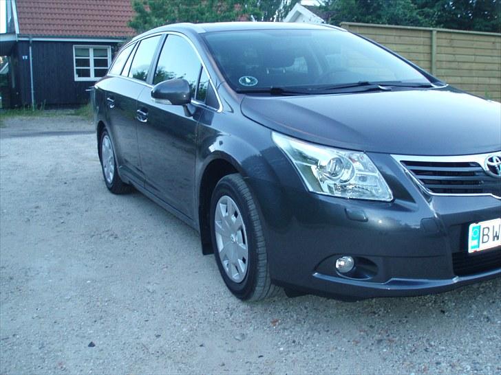 Toyota Avensis D-4D TX *SOLGT* billede 2