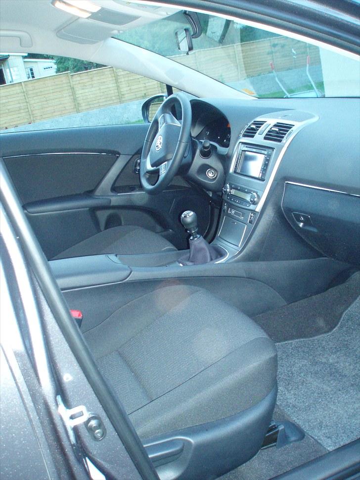 Toyota Avensis D-4D TX *SOLGT* billede 9