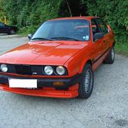BMW 320 E30