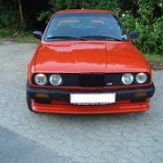 BMW 320 E30