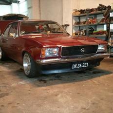 Opel Rekord D 1900 S savner den