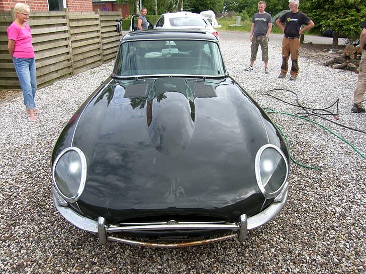 Jaguar E-type 2+2 - Efter en hurtig vask for at tage der værste støv billede 1