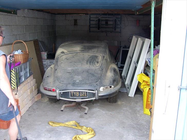 Jaguar E-type 2+2 - Her bliver den gravet frem fra dens hule igennem 23 år billede 2