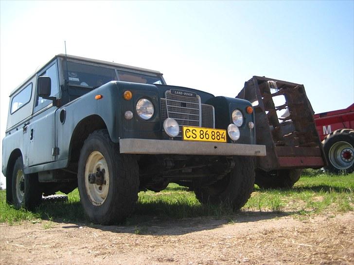 Land Rover 88" - der står hun. høj og mægtig som hun er billede 1