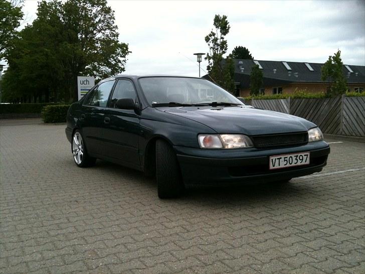 Toyota Carina E billede 1