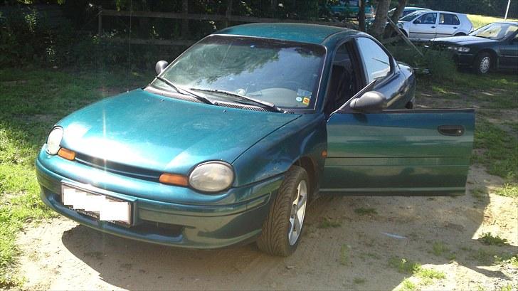 Chrysler NEON skadet billede 2