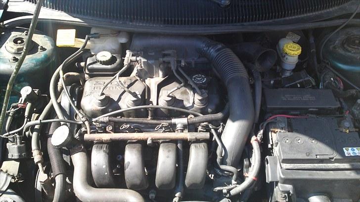 Chrysler NEON skadet billede 6