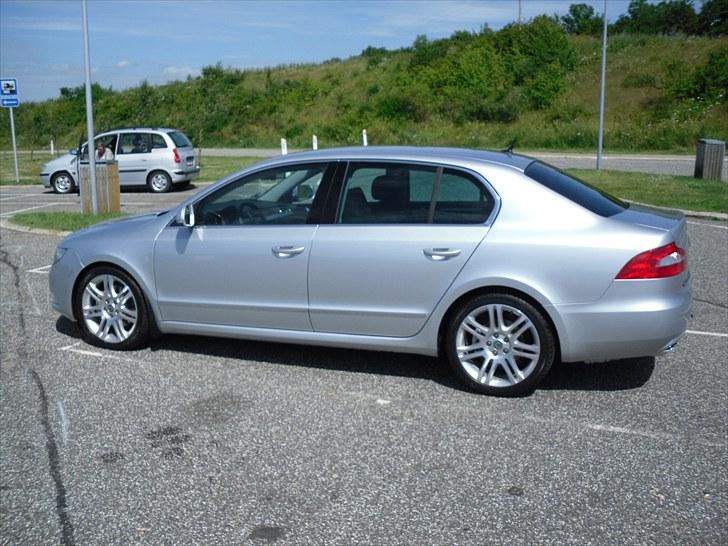 Skoda Superb 2.0 TDI CR 170 HK - Endelig på vej hjem billede 2