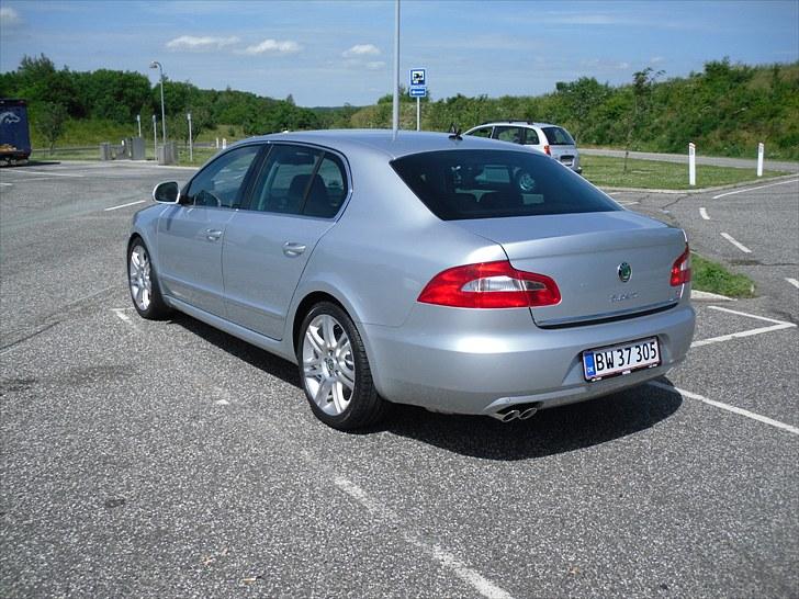 Skoda Superb 2.0 TDI CR 170 HK - Endelig på vej hjem billede 3