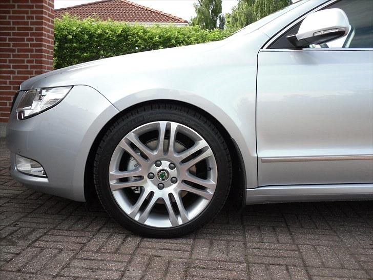 Skoda Superb 2.0 TDI CR 170 HK - Endelig hjemme og vasket for første gang. Fin sænkning. billede 5