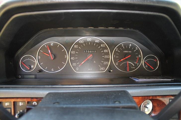 Volvo 940 T4 - Aluringe monteret på indstrumenter. Ikke det letteste jeg har prøvet. :o) billede 11