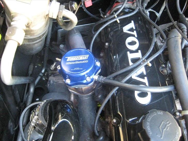 Volvo 940 T4 - Netop monteret. Underligt nok gav det en anden karakteristik af reaktionen på turboen. Bedre naturligvis. billede 17