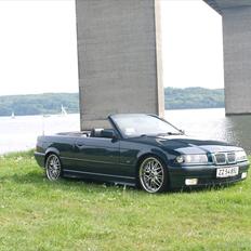 BMW 320i Cabriolet